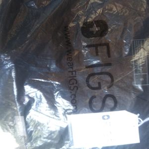 BRAND NEW FIGS SIZE S 3 POCKET TECHNICAL TOP